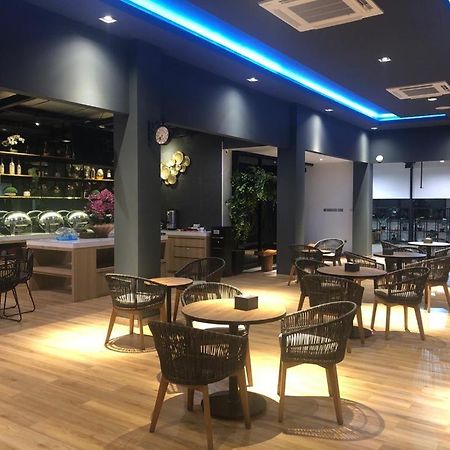Grand Caman Hotel Bekasi Kültér fotó