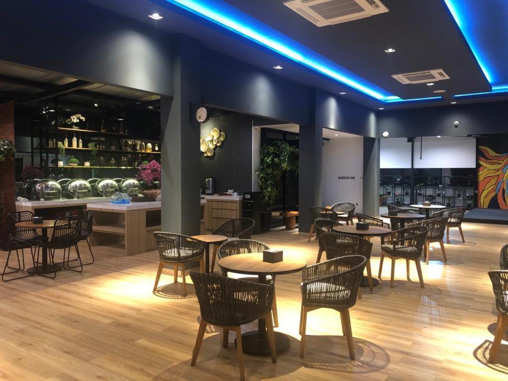 Grand Caman Hotel Bekasi Kültér fotó