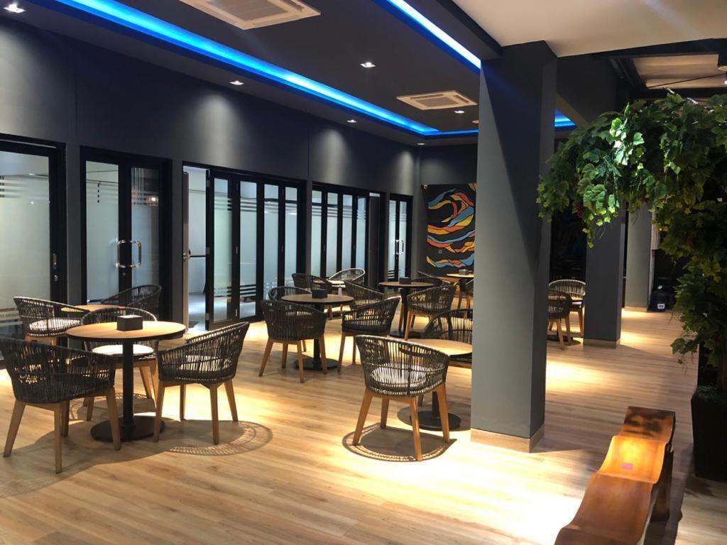 Grand Caman Hotel Bekasi Kültér fotó