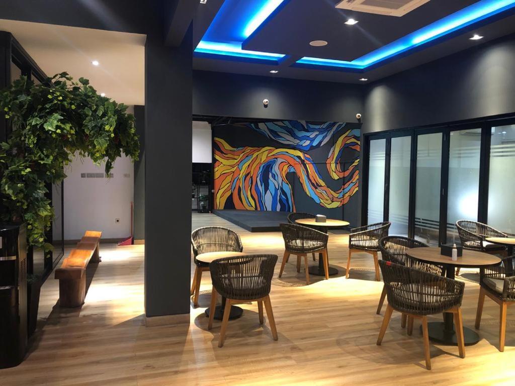 Grand Caman Hotel Bekasi Kültér fotó