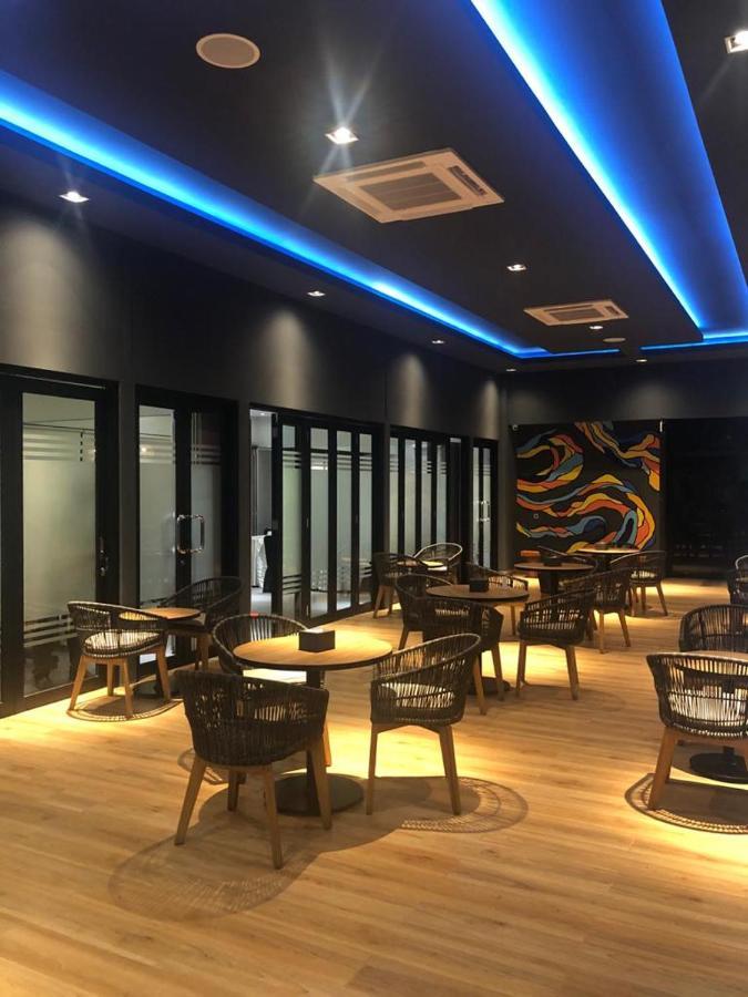 Grand Caman Hotel Bekasi Kültér fotó