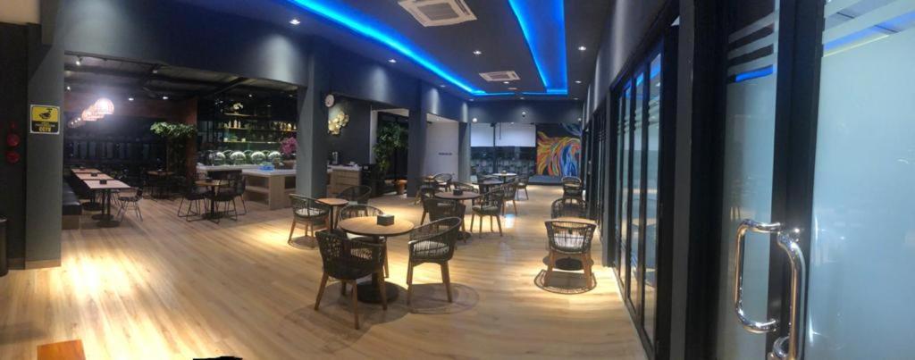 Grand Caman Hotel Bekasi Kültér fotó