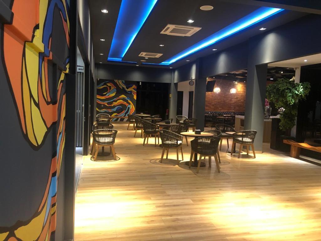 Grand Caman Hotel Bekasi Kültér fotó
