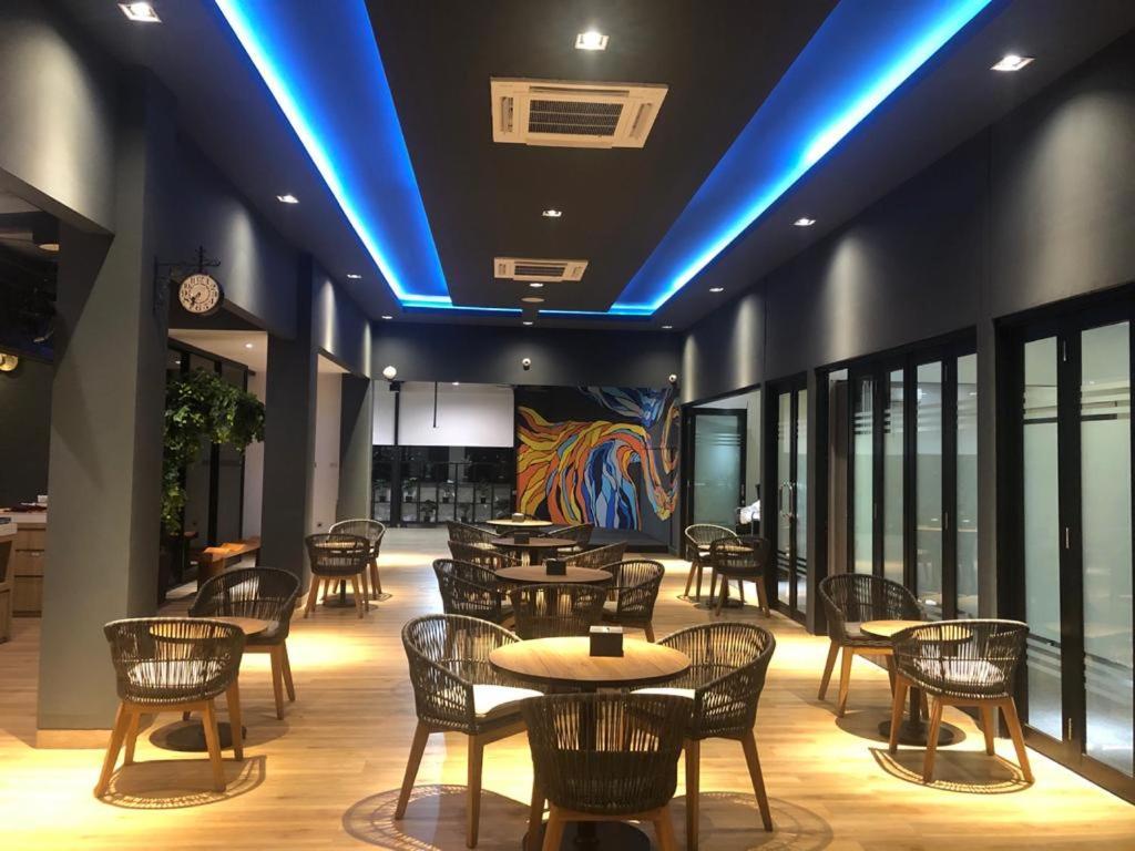 Grand Caman Hotel Bekasi Kültér fotó