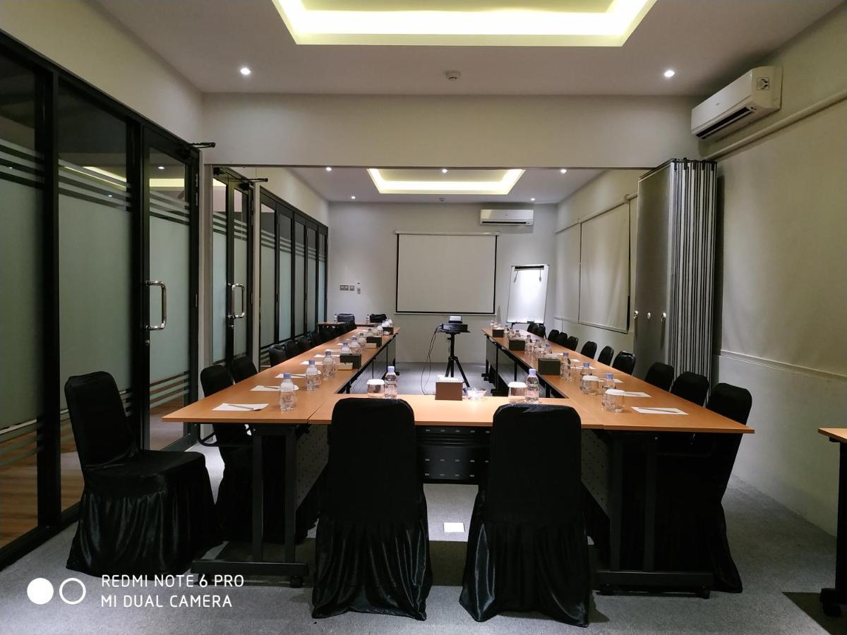 Grand Caman Hotel Bekasi Kültér fotó