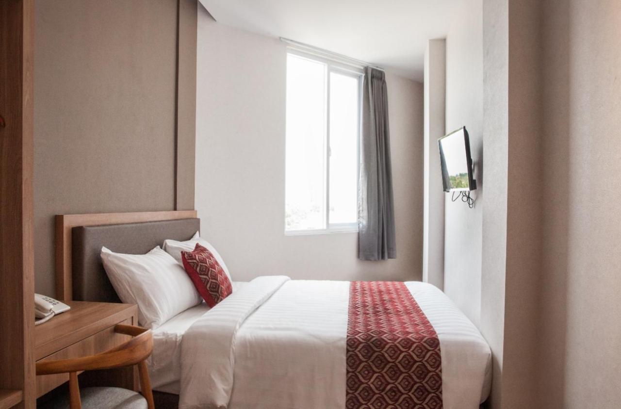 Grand Caman Hotel Bekasi Kültér fotó