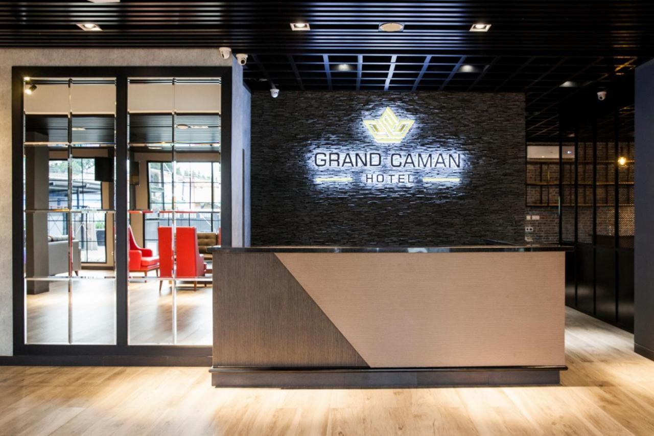Grand Caman Hotel Bekasi Kültér fotó